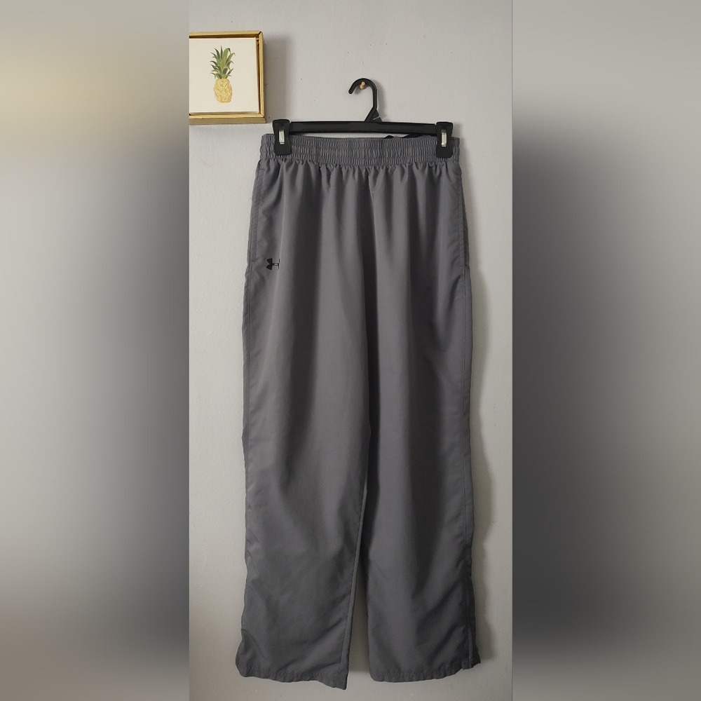 Under Armour pants men  Size XL Gray Straight Leg With Zipper Pockets Quick Dry